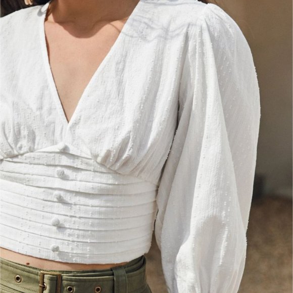 NWOT Bishop Sleeves Covered Buttons Cropped Top S/4 - Picture 2 of 3